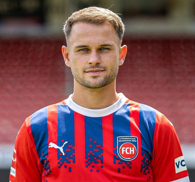 Tiểu sử tiền vệ Leo Scienza