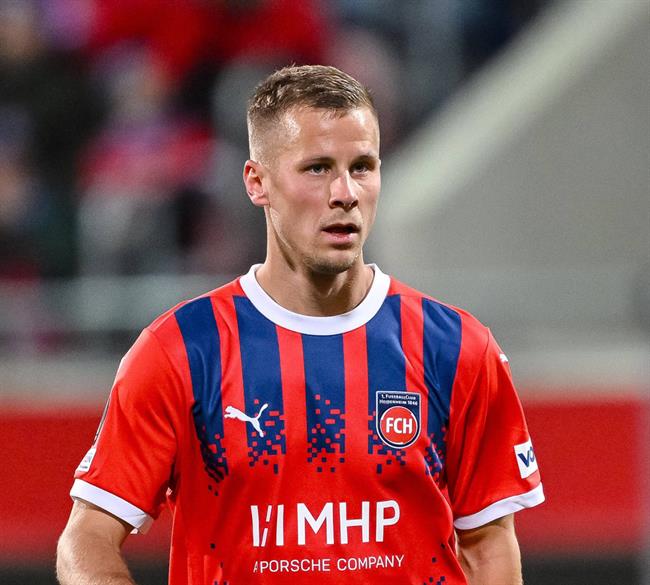 Thông tin tiểu sử tiền vệ Adrian Beck