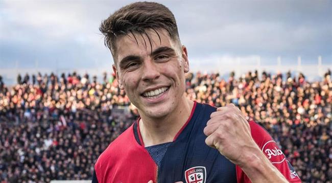 Tiểu sử trung vệ Adam Obert