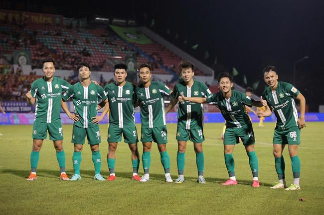 Bình Phước trở lại mạch thắng trong ngày Công Phượng tái xuất