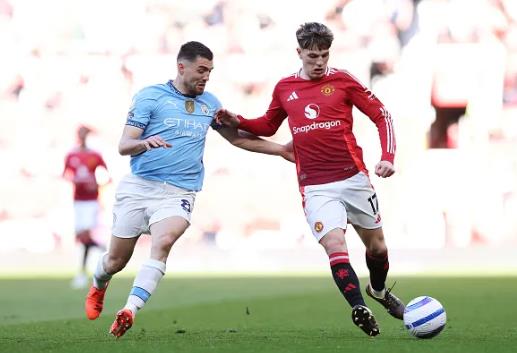 Garnacho trong màu áo MU. Garnacho trong mau ao MU.