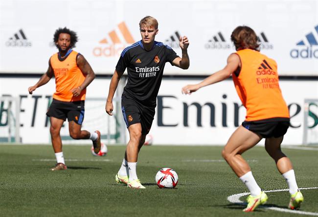 Carlo Ancelotti lên tiếng về việc Odegaard phải rời Real Madrid 1