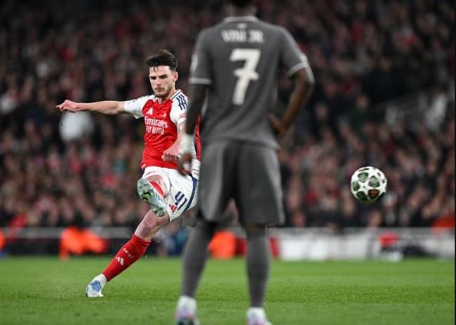 HLV Arteta ngạc nhiên về cái cách Declan Rice ghi bàn