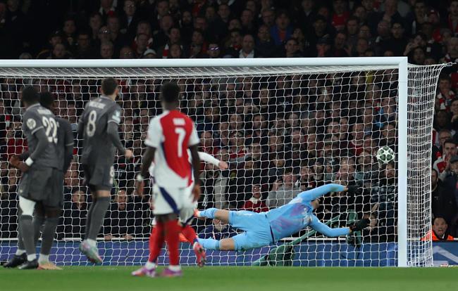 Real Madrid quên mất cách đá bóng trong hiệp 2 trước Arsenal 1