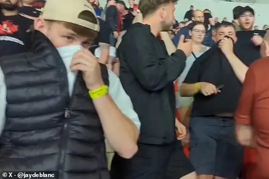 Fan MU bị cảnh sát Pháp xịt hơi cay sau trận hòa Lyon