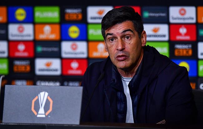 HLV Lyon bức xúc khi chỉ có trận hòa trước MU