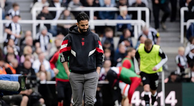 Roy Keane chỉ trích MU sau thất bại trước Newcastle