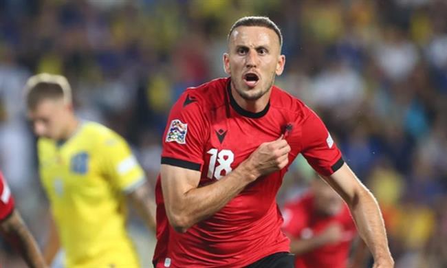 Tiểu sử trung vệ Ardian Ismajli