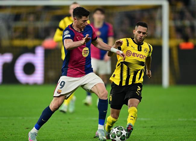 Lewandowski nhắc nhở đồng đội sau trận thua Dortmund