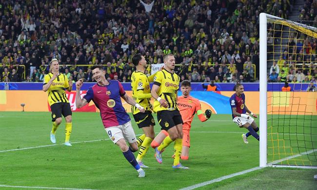 Lewandowski nhắc nhở đồng đội sau trận thua Dortmund 1