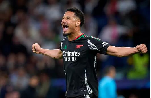 Arsenal duoc khuyen nen dam phan gia han voi Saliba.