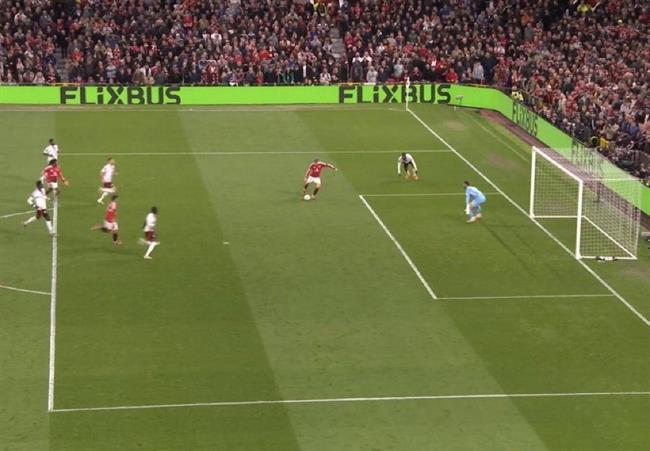 Garnacho bị đồng đội trách mắng sau trận thắng Lyon