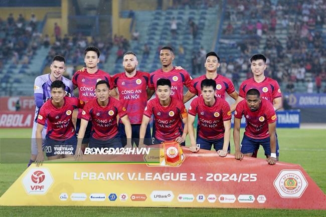 Cơn đau đầu của HLV Mano Polking 1