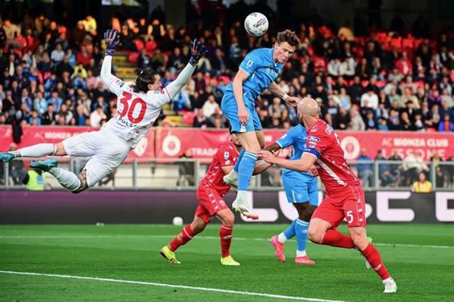 McTominay hay thế này, Man United lại cay sống mũi!