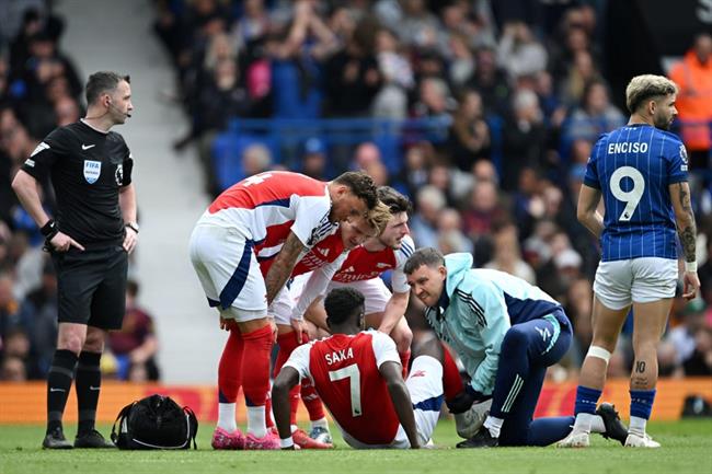 Arsenal tá hỏa vì chấn thương của Saka