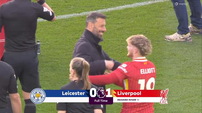 Van Nistelrooy tươi cười sau trận thua khiến Leicester City rớt hạng