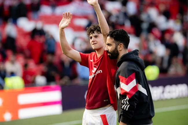 MU cho ra mắt thần đồng Tyler Fredricson ở trận thua Wolves