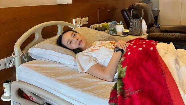 Madam Pang khiến NHM Thái Lan lo lắng khi chia sẻ hình nhập viện