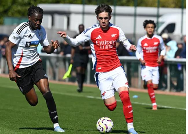 Max Dowman được đánh giá có tiềm năng rất lớn. Max Dowman duoc danh gia co tiem nang rat lon.