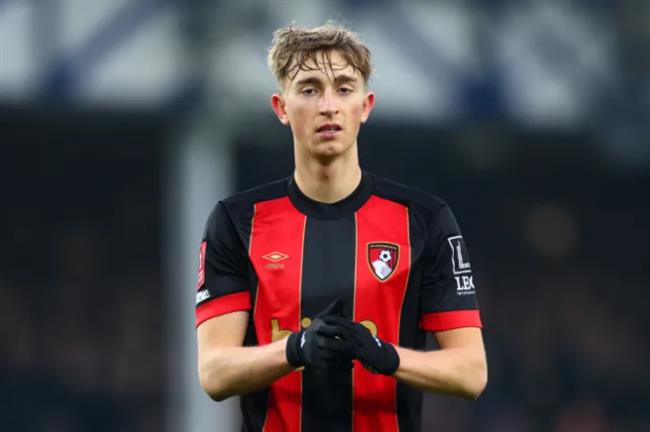 HLV Andoni Iraola tiet lo phan ung cua Dean Huijsen khi duoc Chelsea quan tam