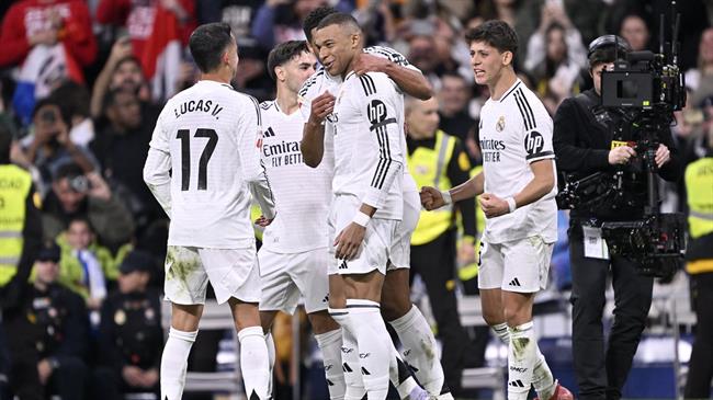 Kylian Mbappe vượt qua thành tích ghi bàn của Cristiano Ronaldo