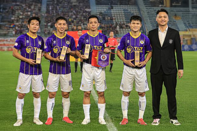 Văn Quyết chạm cột mốc khủng sau thắng lợi của CLB Hà Nội 