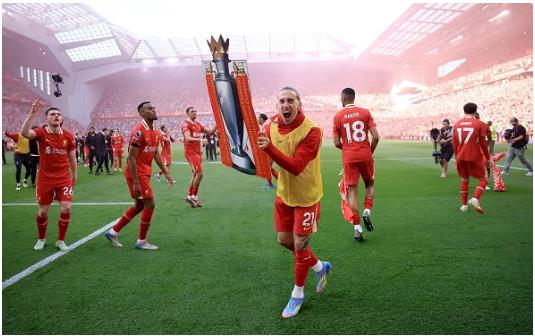 Liverpool vo dich Ngoai hang Anh mua nay.