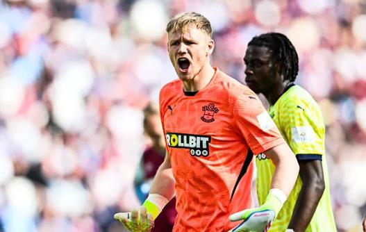 Chelsea được khuyên nên ký hợp đồng với Aaron Ramsdale