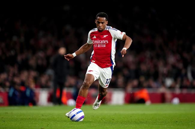 Jurrien Timber sẵn sàng cạnh tranh với Ben White ở Arsenal 1