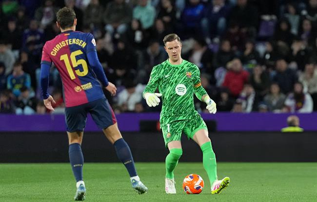 Ter Stegen lên tiếng trước khả năng bị thay thế ở Barca