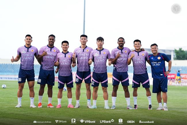 HLV Polking tiến cử Cao Pendant Quang Vinh cho HLV Kim Sang Sik