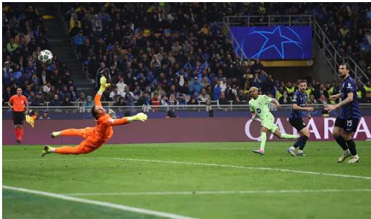 Wayne Rooney hết lời khen ngợi thủ môn Yann Sommer