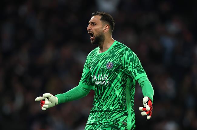 Donnarumma cảm ơn...mẹ thiên nhiên ở trận thắng Arsenal