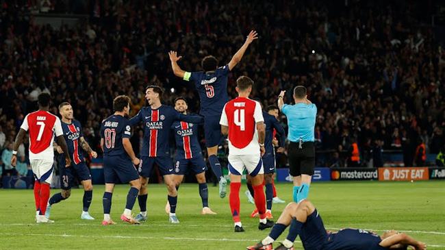 Arsenal tiep tuc trang tay o mua giai nam nay.