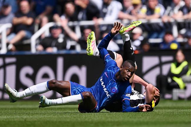 Cú vung tay trị giá 1 tỷ bảng của Nicolas Jackson