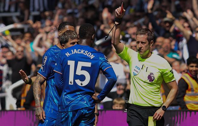 HLV Enzo Maresca lên tiếng về tấm thẻ đỏ của Nicolas Jackson