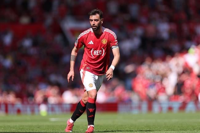 VIDEO: Patrice Evra khuyên Man Utd tránh mắc “sai lầm lớn” với Bruno Fernandes