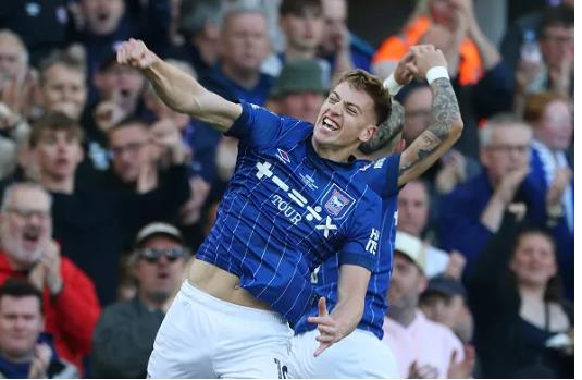 Liam Delap dang duoc nhieu doi bong o EPL quan tam.