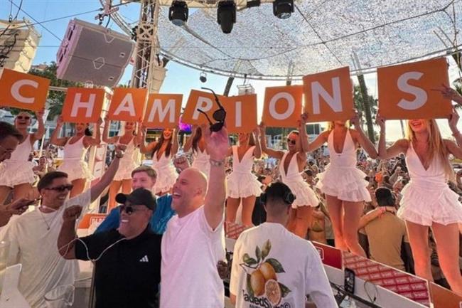 Arne Slot lên tiếng về kỳ nghỉ ngắn của cầu thủ Liverpool 1