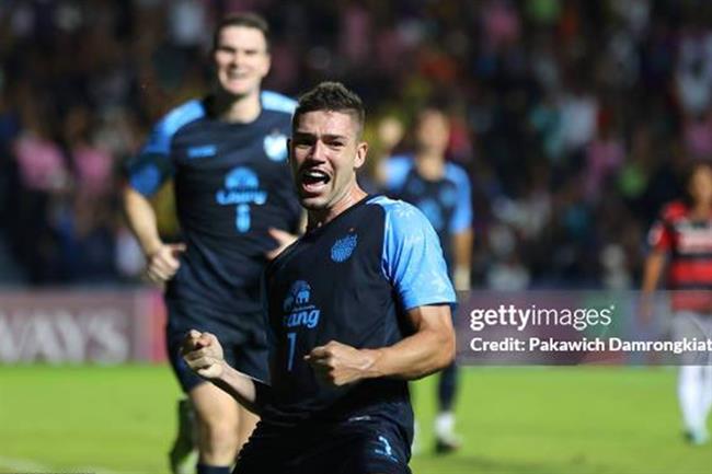 Nguyễn Filip và Bùi Hoàng Việt Anh coi chừng tiền đạo hay nhất Thái Lan