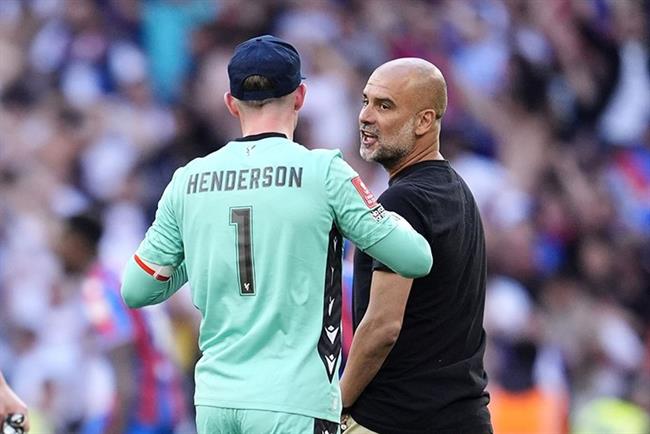 Dean Henderson tiết lộ những gì đã nói với Pep sau trận chung kết FA Cup