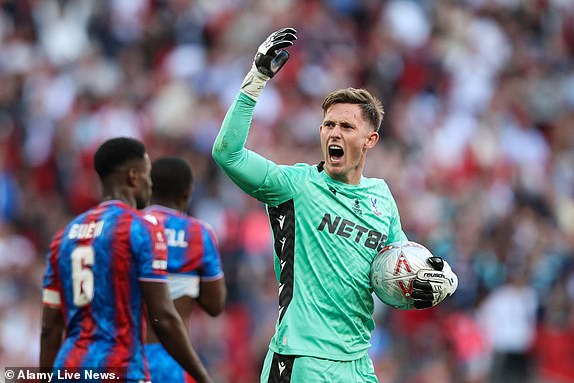 Dean Henderson nói về tình huống thoát thẻ đỏ: Ai quan tâm chứ?