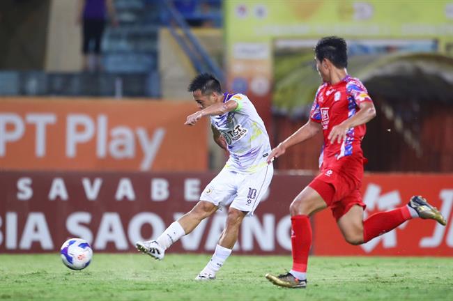 Văn Quyết nuối tiếc khi Hà Nội để trôi chức vô địch sau trận thua Nam Định