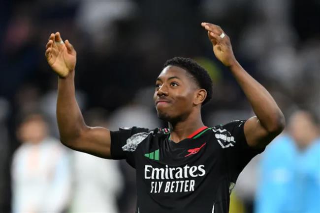 Myles Lewis-Skelly choi rat tot o mua giai nam nay.