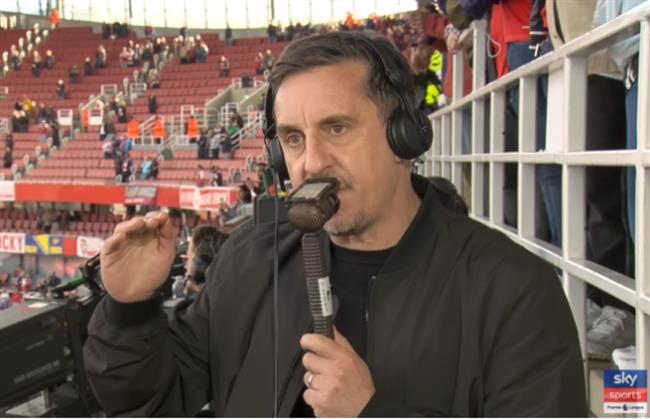  Gary Neville dua ra du doan cuoi cung ve Top 5 Ngoai hang Anh mua nay.