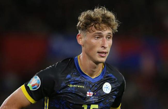 Tiểu sử hậu vệ Mergim Vojvoda