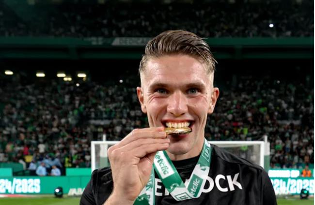 Chú của Viktor Gyokeres mang tin buồn cho MU và Arsenal