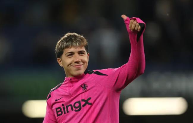 Enzo Fernandez chi ra cai ten muon Chelsea chieu mo o He 2025.
