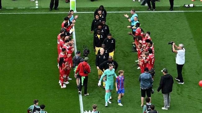 Liverpool và Crystal Palace trao đổi hàng rào danh dự 1 Liverpool và Crystal Palace trao đổi hàng rào danh dự 1