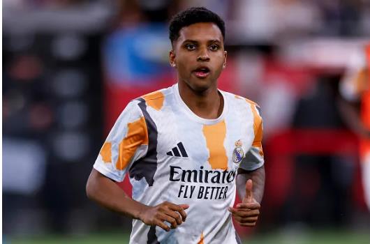 Xabi Alonso có câu trả lời cho Arsenal và Chelsea vụ Rodrygo. Xabi Alonso co cau tra loi cho Arsenal va Chelsea vu Rodrygo.